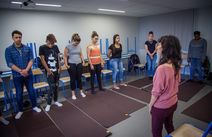 Groupe d'étudiants en atelier sophrologie