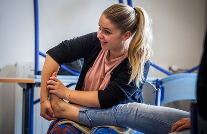 atelier toucher massage étudiante masse