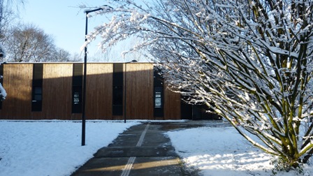 très grand amphitéâtre sous la neige