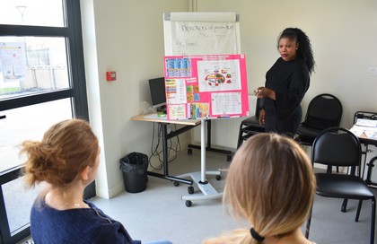 Etudiantes infirmières lors du service sanitaire sur le thème "Bien s'alimenter"