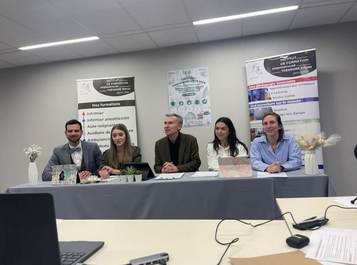 Etudiants et Christophe Debout lors de la conférence internationale 2024